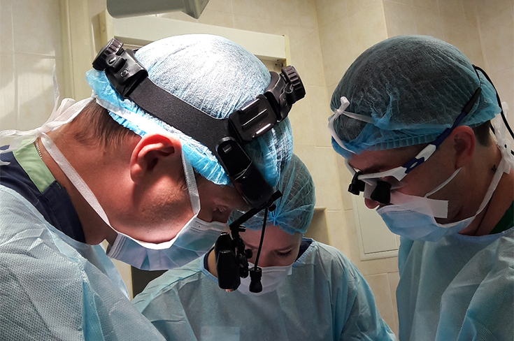 Московские врачи успешно прооперировали упавшего глазом на деревянный кол ребенка
