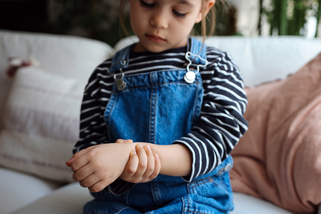 Необычный диагноз: как распознать ювенильный идиопатический артрит?