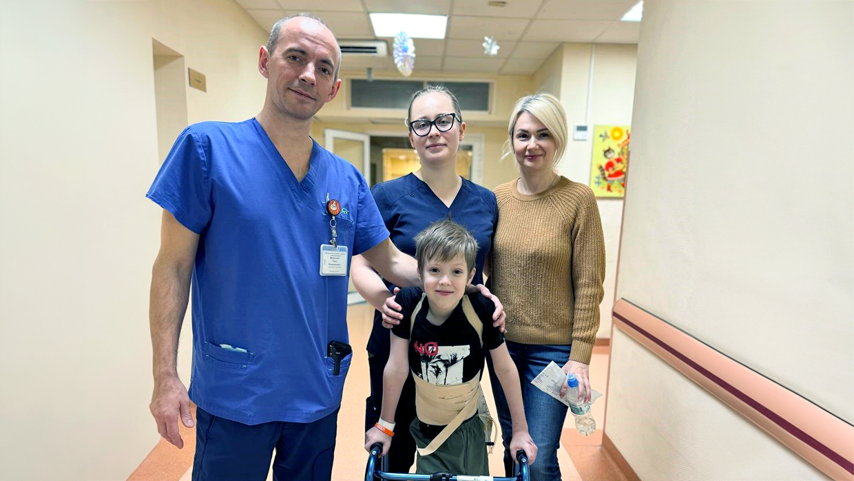 В Клинике доктора Рошаля спасли ребенка после наезда мусоровоза В Клинике доктора Рошаля спасли ребенка после наезда мусоровоза