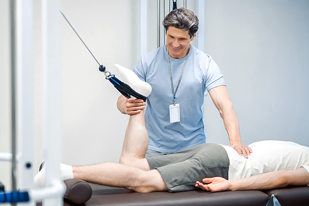 Снова в строй: как проходит реабилитация после эндопротезирования коленного сустава Снова в строй: как проходит реабилитация после эндопротезирования коленного сустава