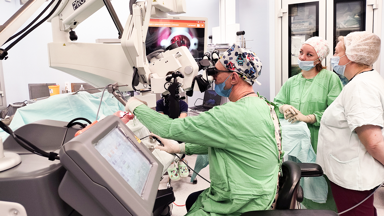 Удаление доброкачественных новообразований гортани и голосовых связок.