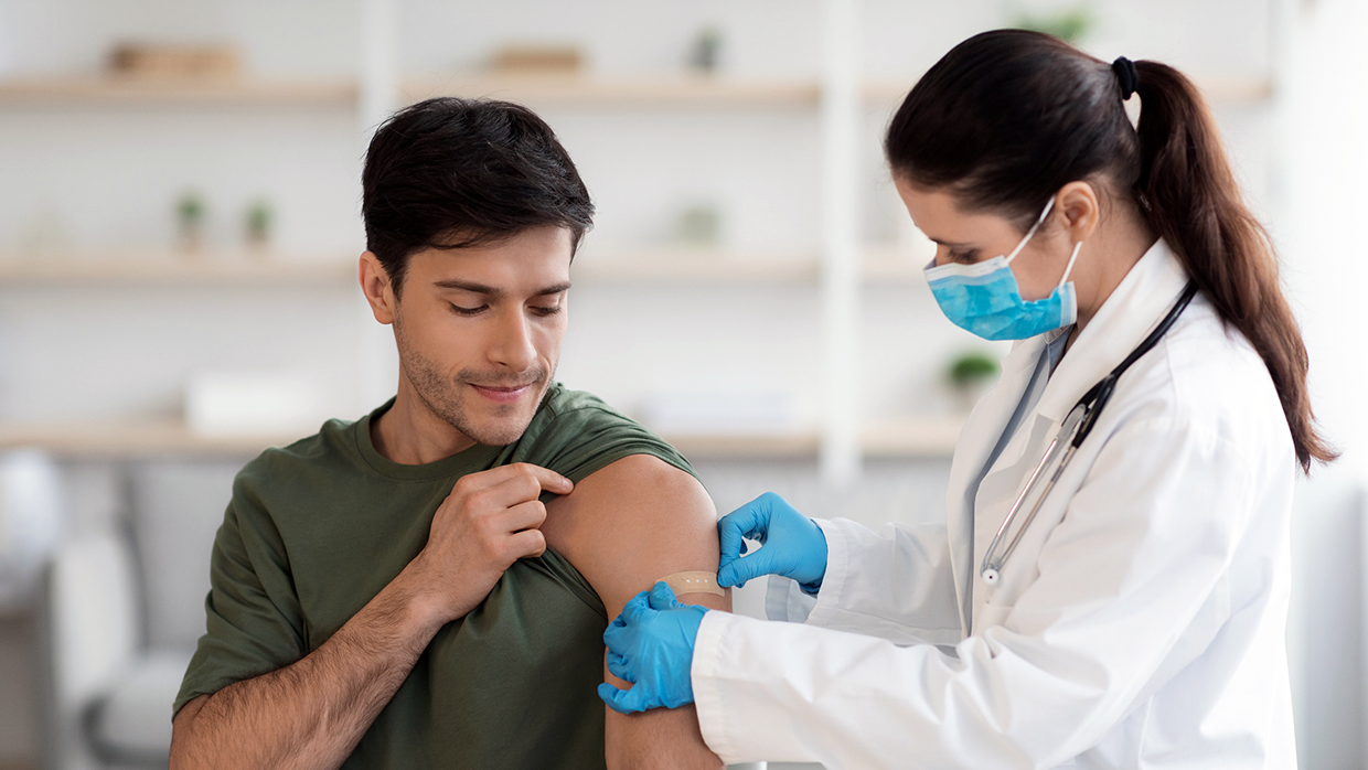 Прививки от вирусного гепатита.