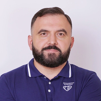 Л.Г. Макинян, к.м.н., врач травматолог-ортопед, зав. ортопедическим отделением ГКБ № 13